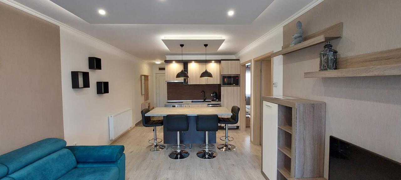 Laguna Apartment